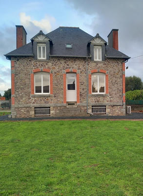 Maison - 93 m² - 7 pièces