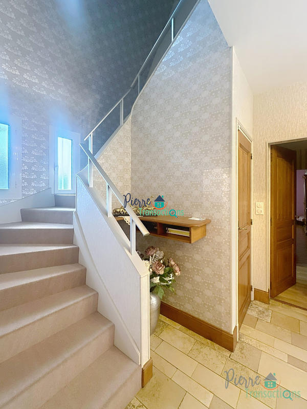 Maison traditionnelle - 199 m² - 6 pièces