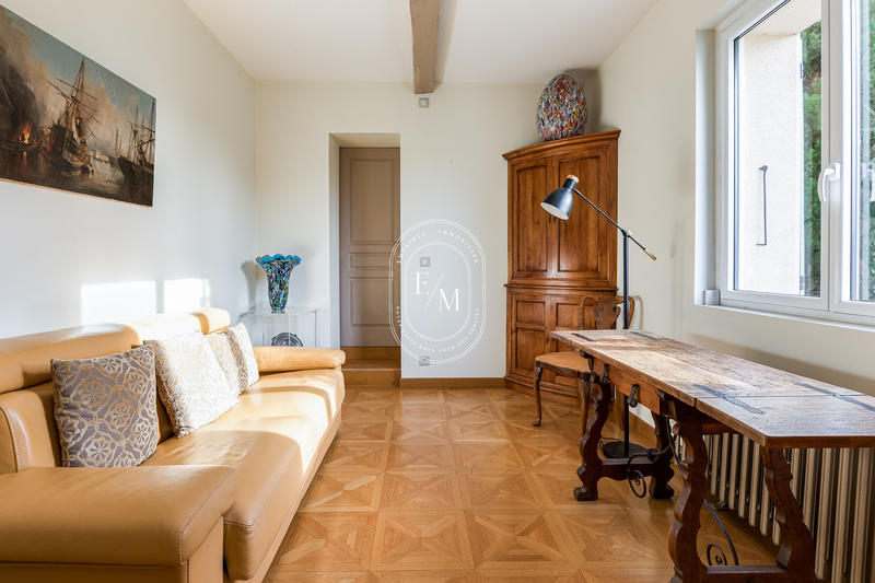 Maison - 346 m² - 10 pièces