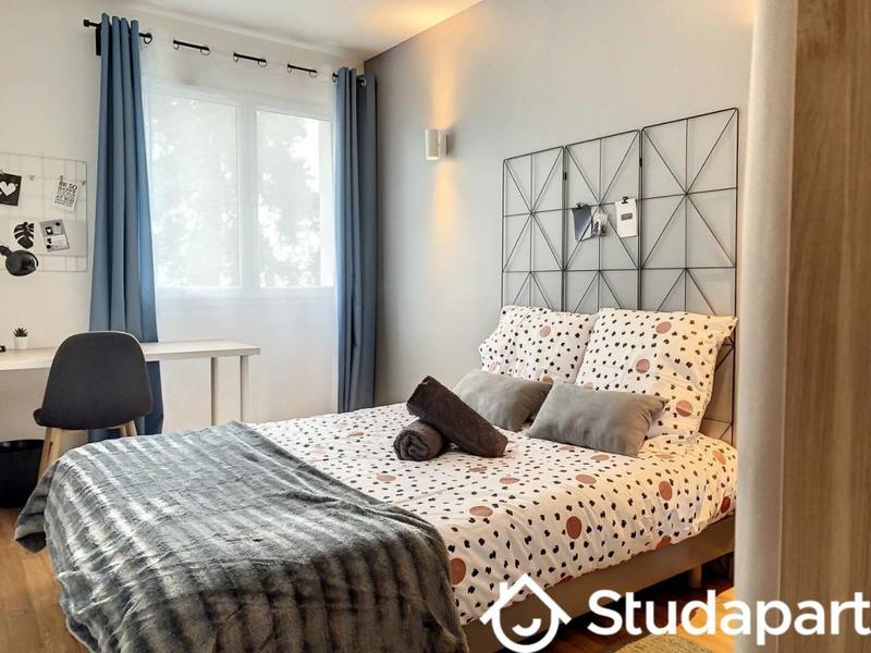 Chambre - 12 m² - 1 pièce