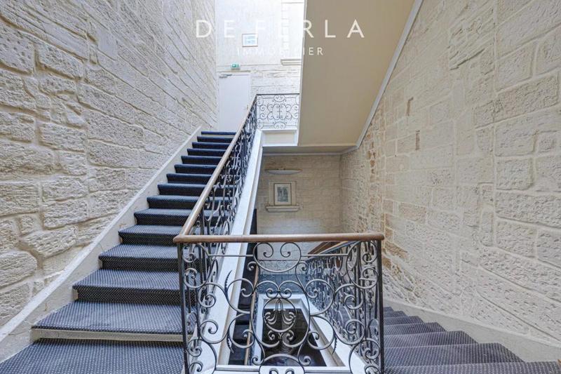 Appartement - 837 m² - 22 pièces