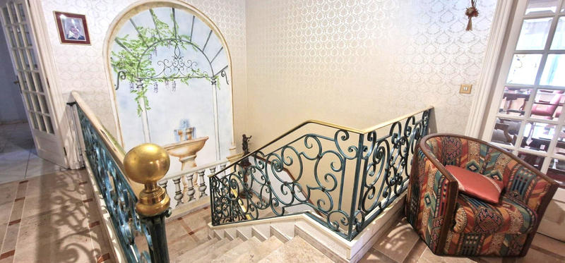 Maison - 398 m² - 11 pièces