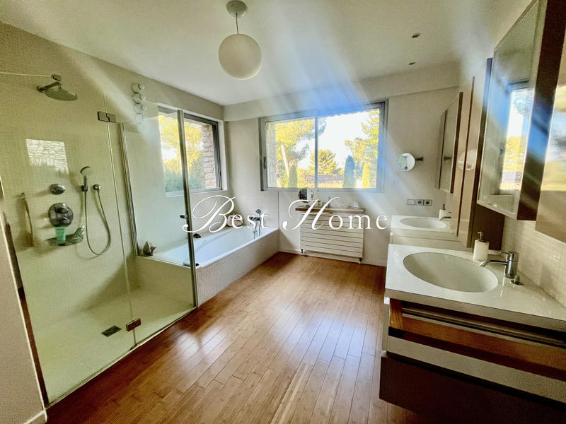 Propriété - 380 m² - 7 pièces