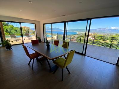 Maison contemporaine - 289 m² - 7 pièces