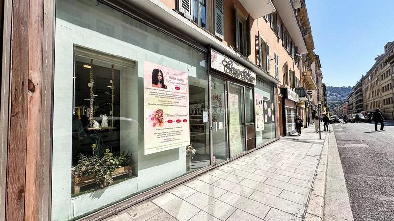 Magasins - 82 m² - 2 pièces