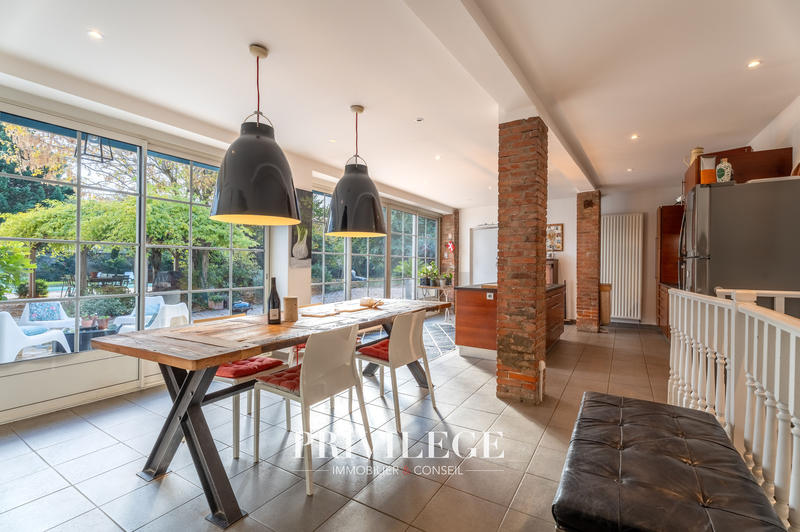 Maison - 310 m² - 9 pièces