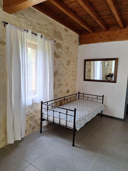 Propriété - 360 m² - 14 pièces