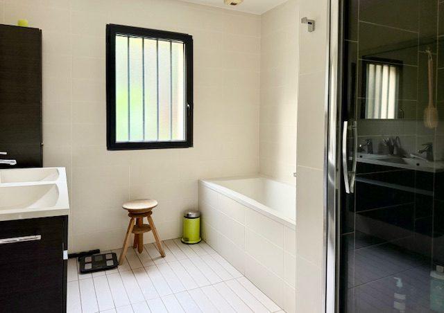 Maison - 227 m² - 9 pièces