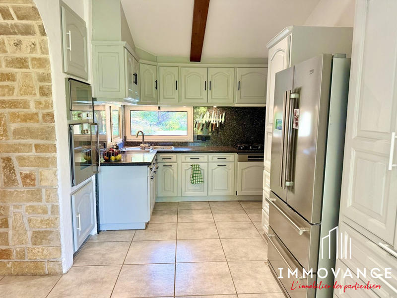 Maison - 275 m² - 8 pièces