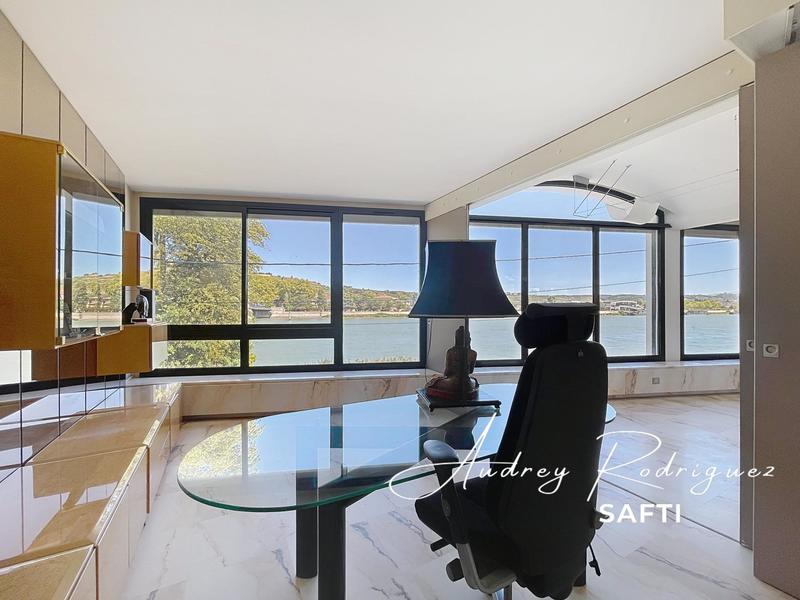 Maison - 217 m² - 6 pièces