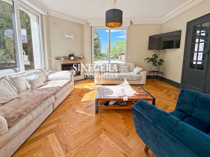 Propriété - 360 m² - 14 pièces