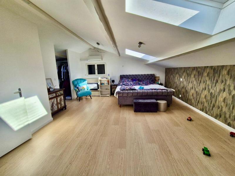 Maison - 213 m² - 5 pièces