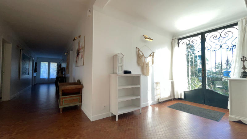 Maison - 220 m² - 7 pièces