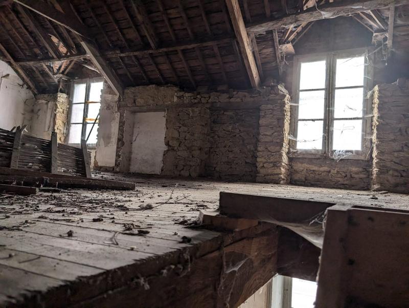 Maison - 440 m² - 8 pièces