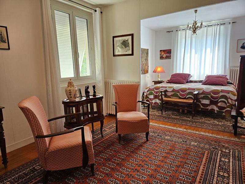 Maison - 350 m² - 8 pièces