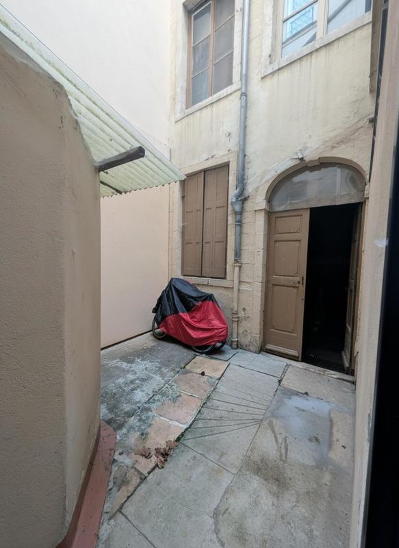 Local commercial - 150 m² - 4 pièces