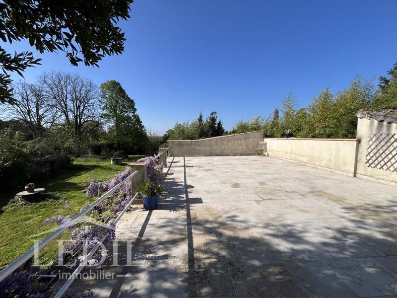 Maison - 215 m² - 5 pièces