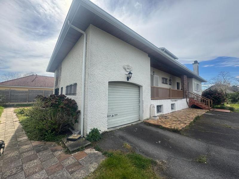 Maison - 233 m² - 6 pièces