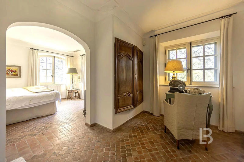 Maison - 252 m² - 7 pièces