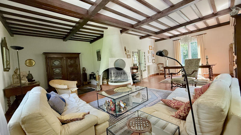 Maison - 230 m² - 9 pièces