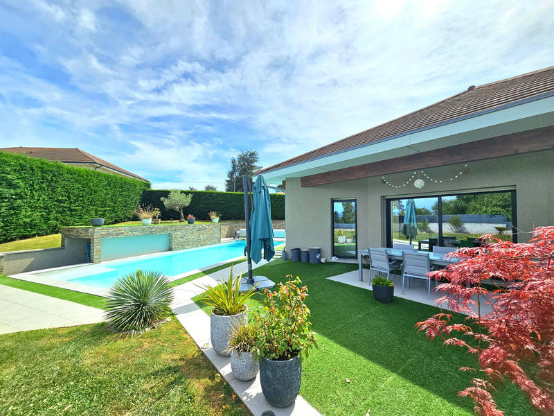 Maison - 214 m² - 7 pièces