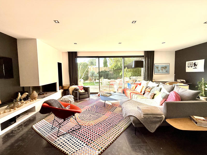 Maison - 240 m² - 6 pièces