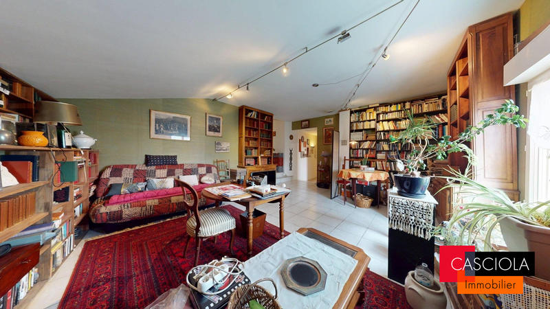 Maison - 210 m² - 7 pièces