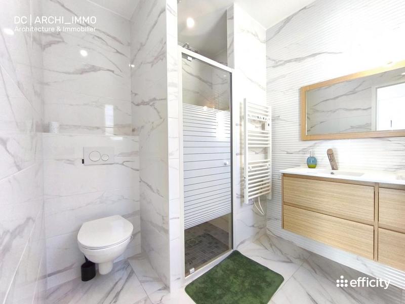 Maison - 230 m² - 11 pièces