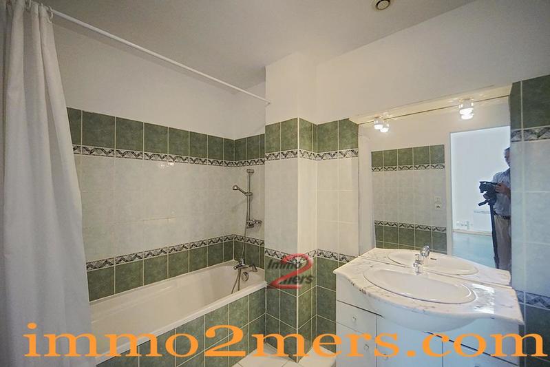 Local commercial - 87 m² - 2 pièces