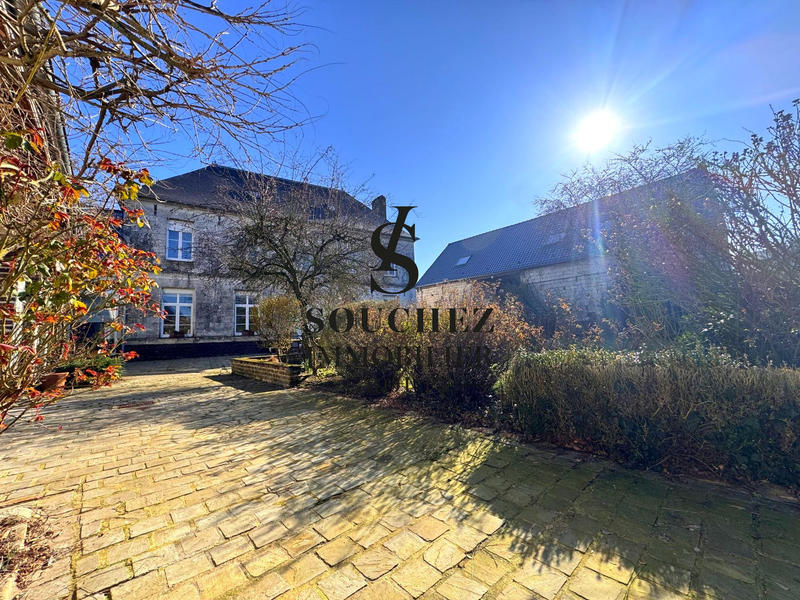 Maison - 250 m² - 8 pièces