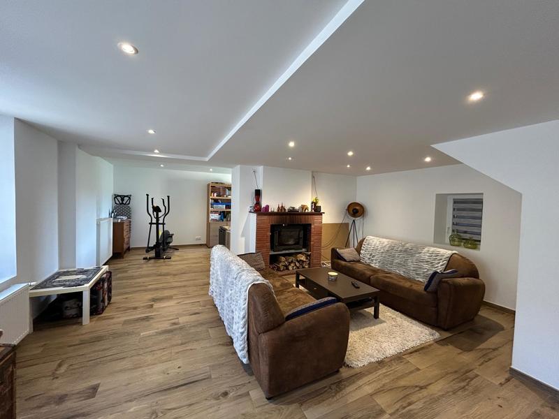 Maison - 233 m² - 7 pièces