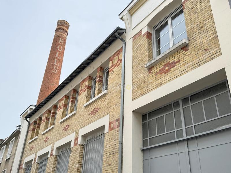 Atelier d'activités - 213 m² - 7 pièces