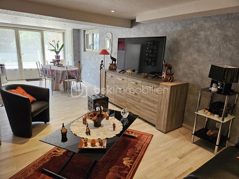 Maison traditionnelle - 162 m² - 7 pièces