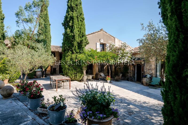 Maison - 600 m² - 8 pièces