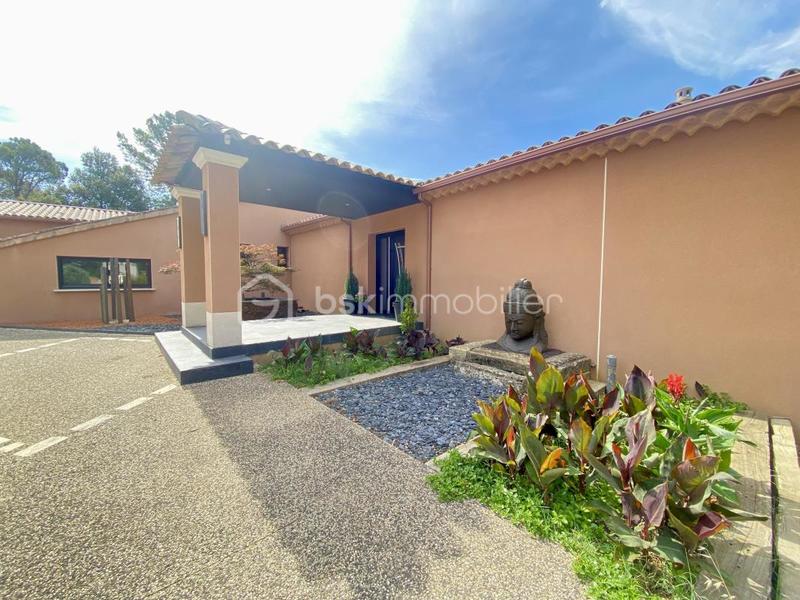 Propriété - 237 m² - 8 pièces