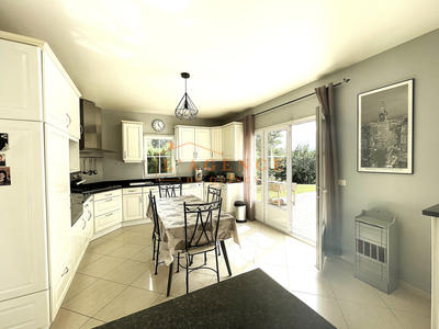 Maison - 239 m² - 6 pièces