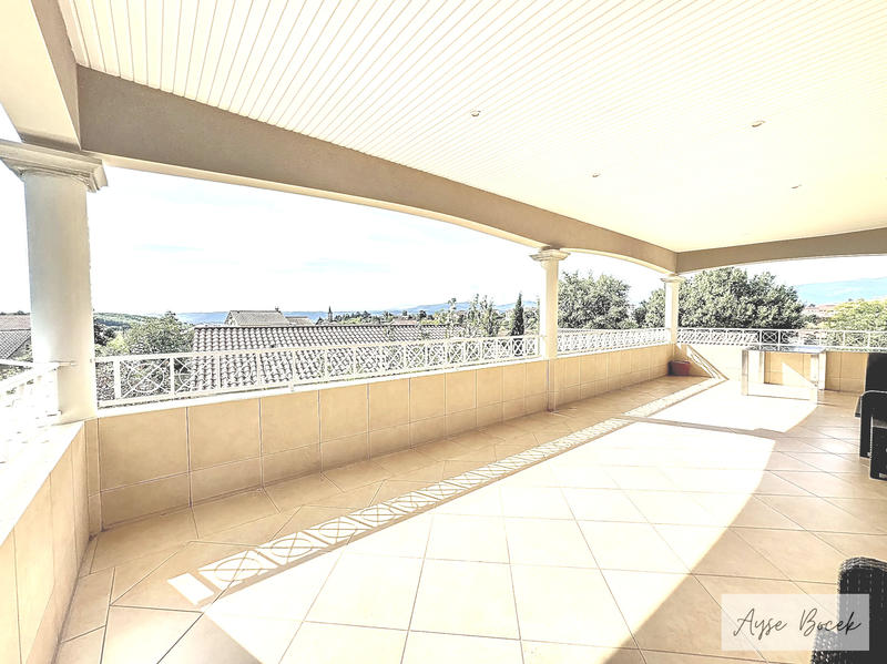 Maison - 200 m² - 10 pièces