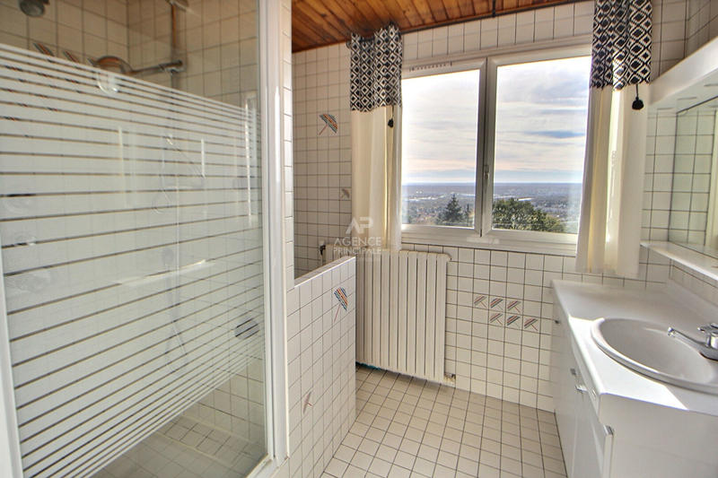 Maison - 147 m² - 6 pièces