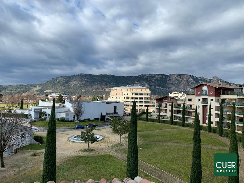 Appartement - 90 m² - 4 pièces