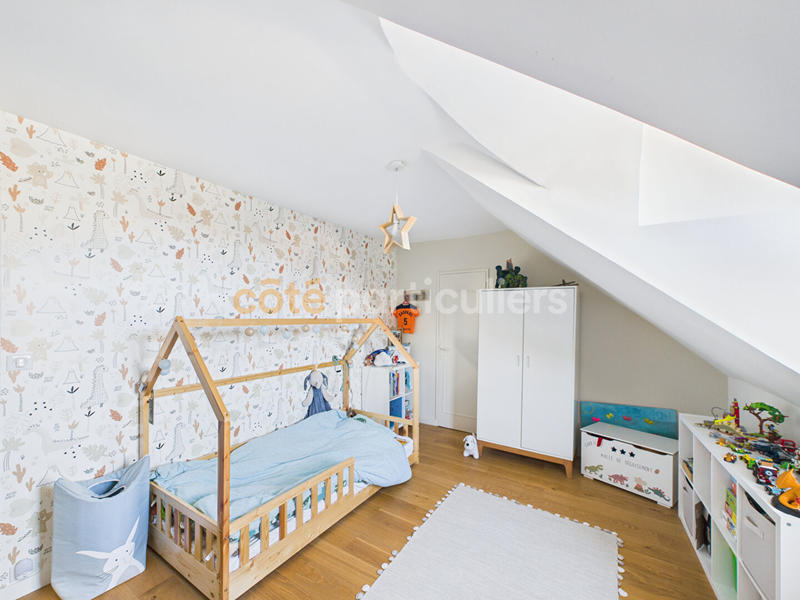 Maison - 225 m² - 10 pièces