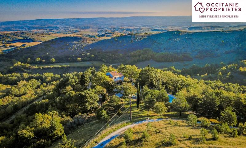 Propriété - 277 m² - 13 pièces