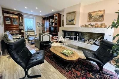 Maison - 275 m² - 10 pièces