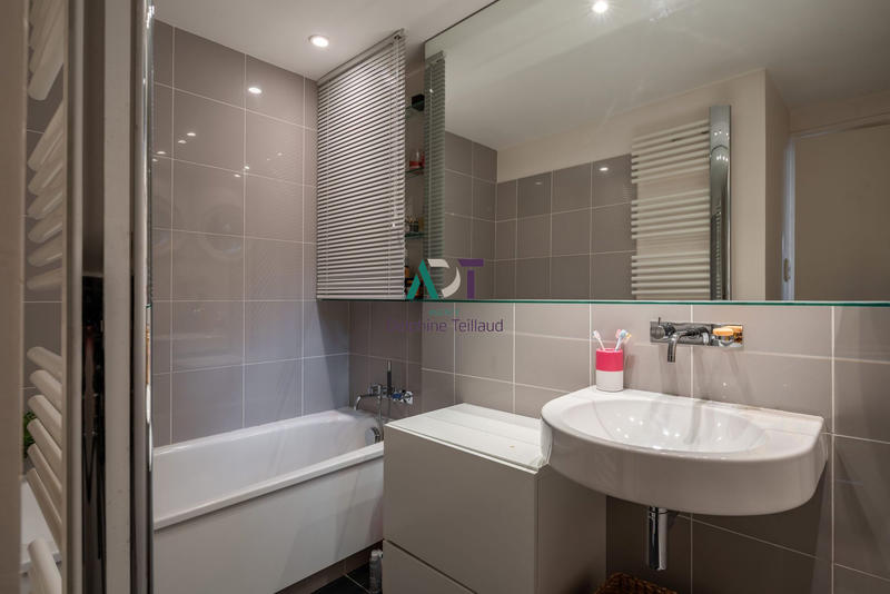 Maison - 220 m² - 8 pièces