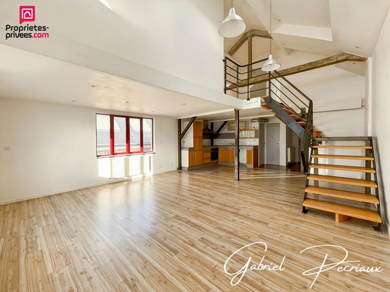 Loft - 96 m² - 5 pièces