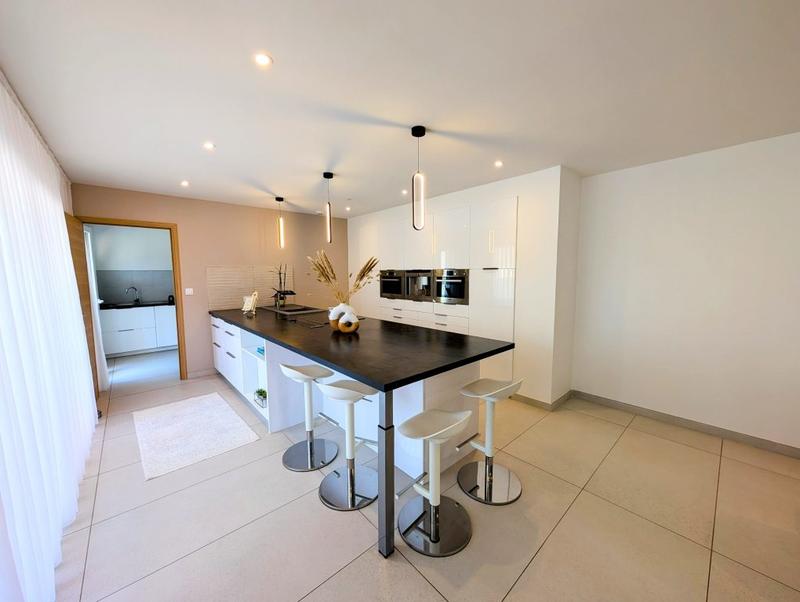 Maison - 180 m² - 6 pièces