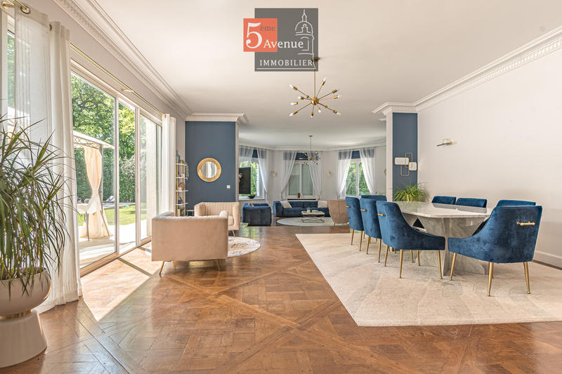 Maison - 400 m² - 12 pièces