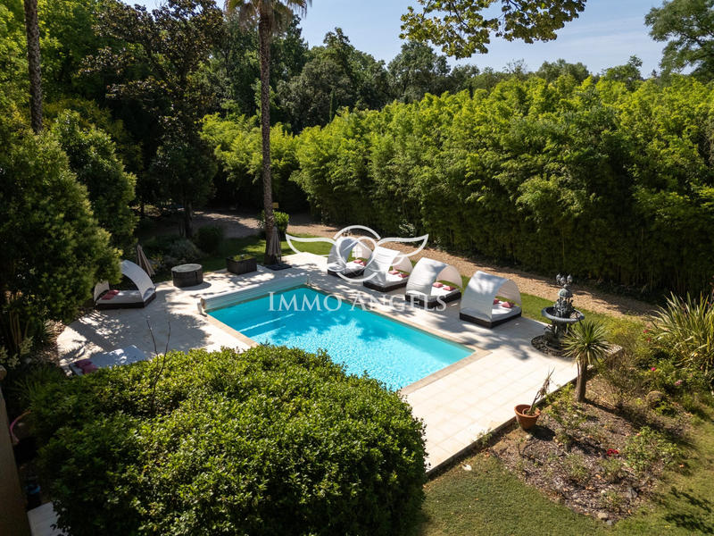 Château - 1 400 m² - 38 pièces