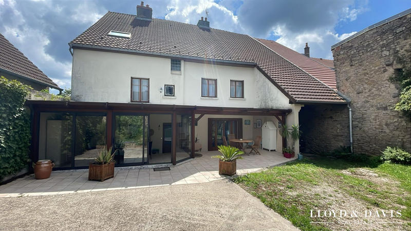 Maison - 230 m² - 13 pièces