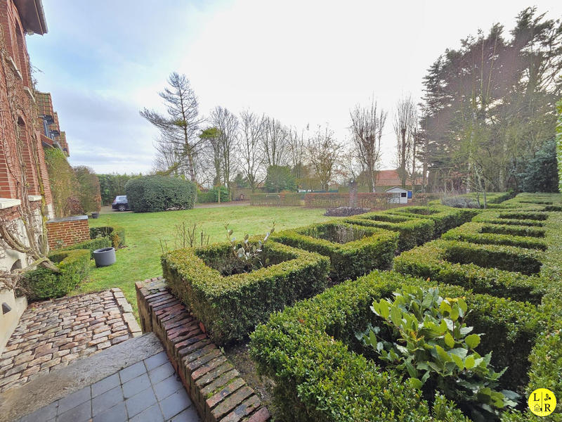 Maison - 327 m² - 10 pièces