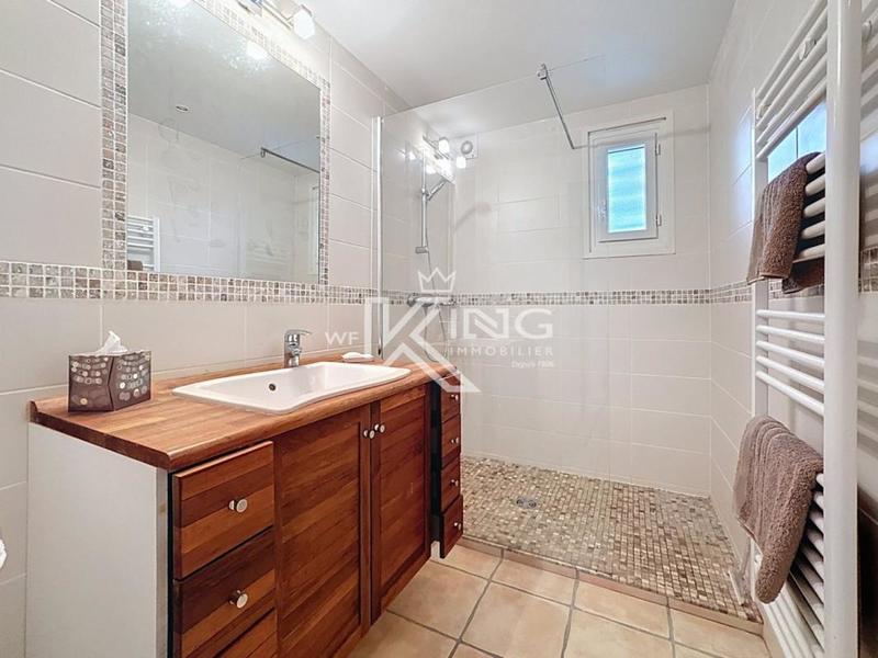 Villa - 200 m² - 6 pièces